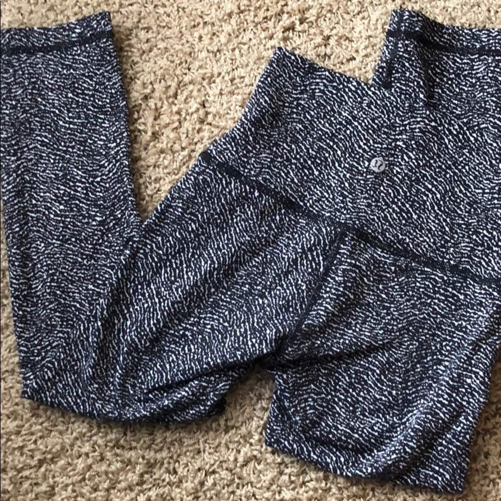 Crop Lululemon yoga pants